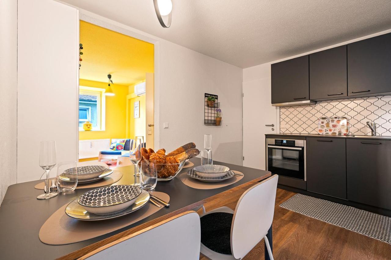 Farbenfrohe Altbauwohnung, Top Ausstattung FDH Esterno foto